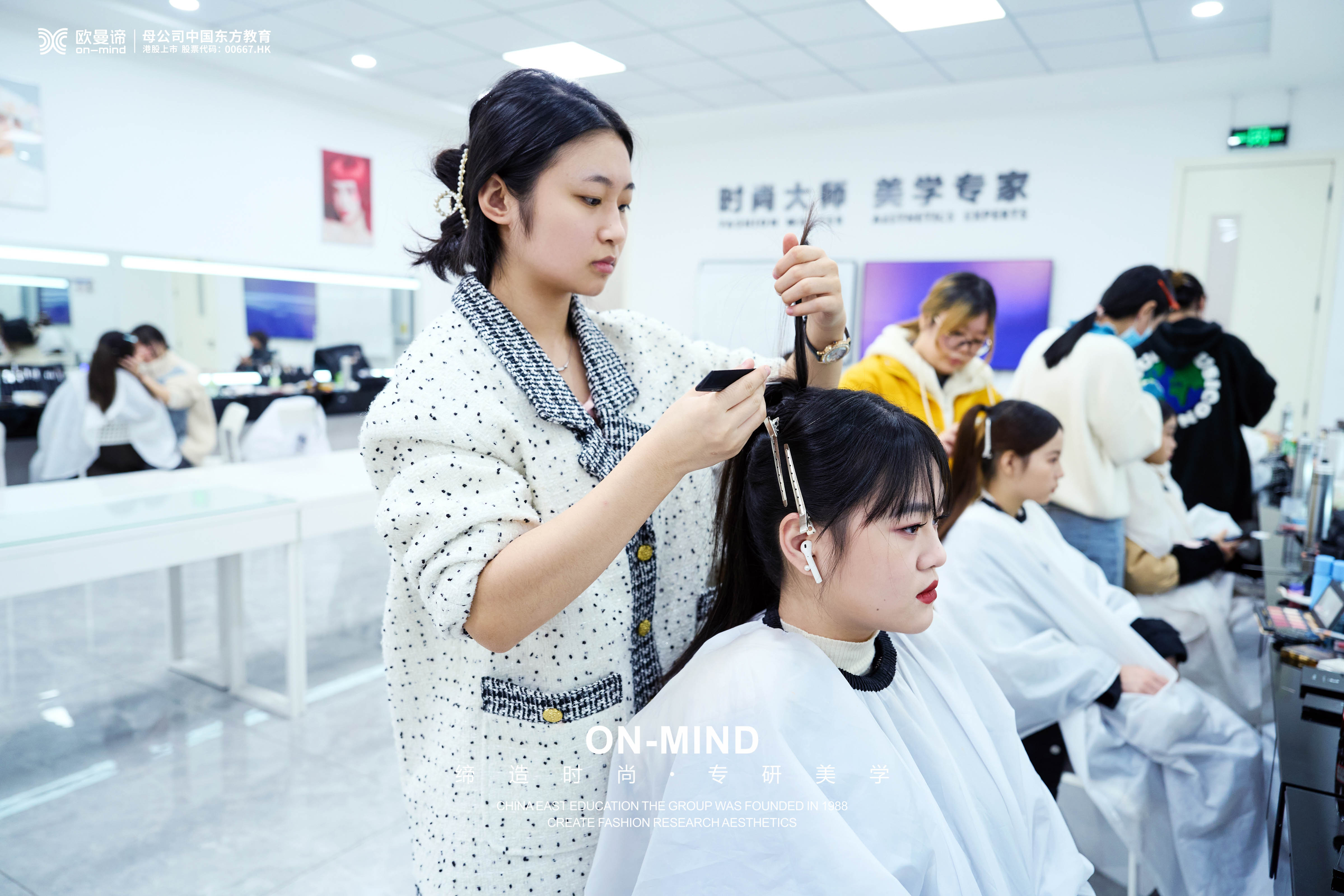 成都化妆学校择校攻略(化妆学校怎么选才好)