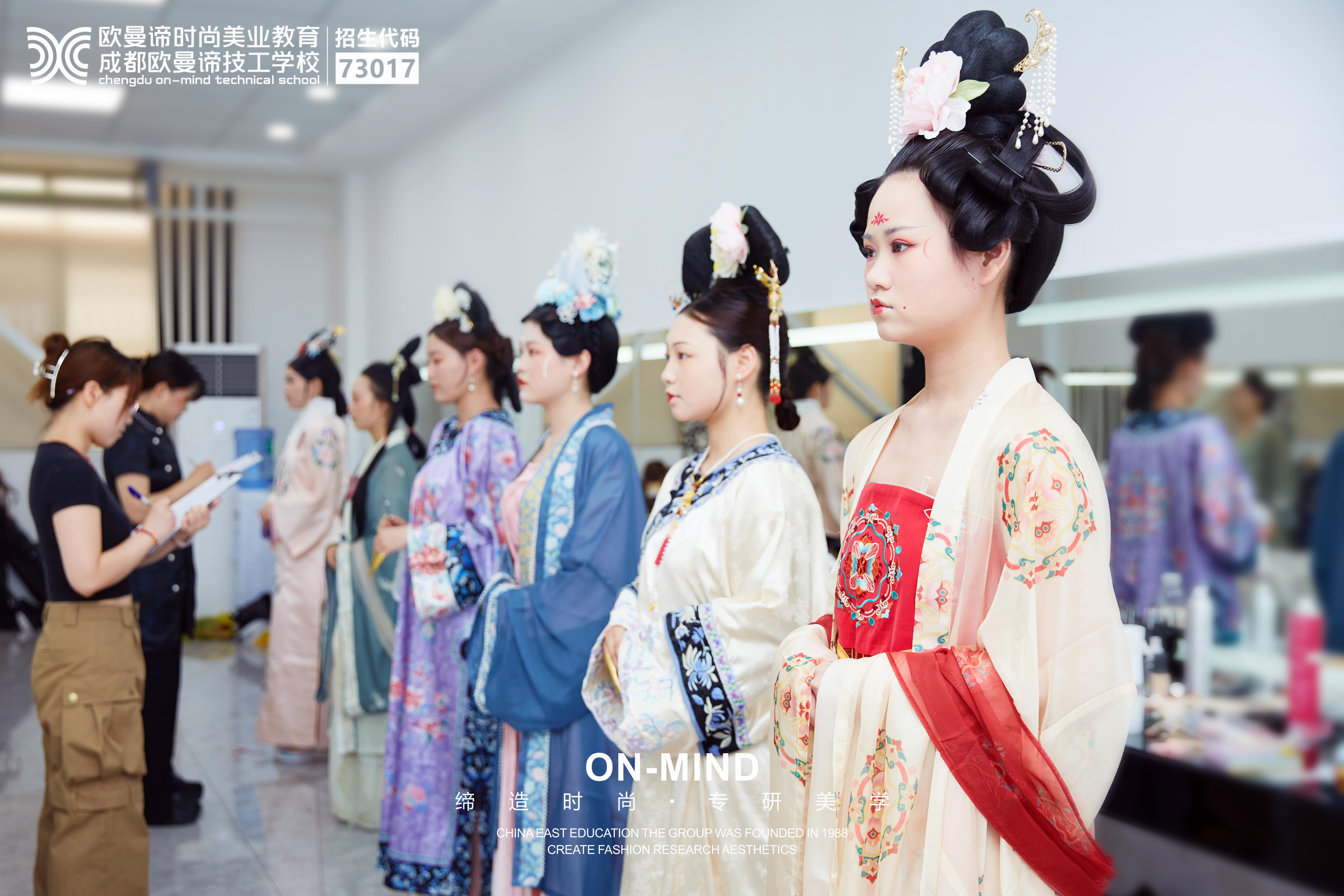 在成都学化妆学费一般多少钱 要学多久
