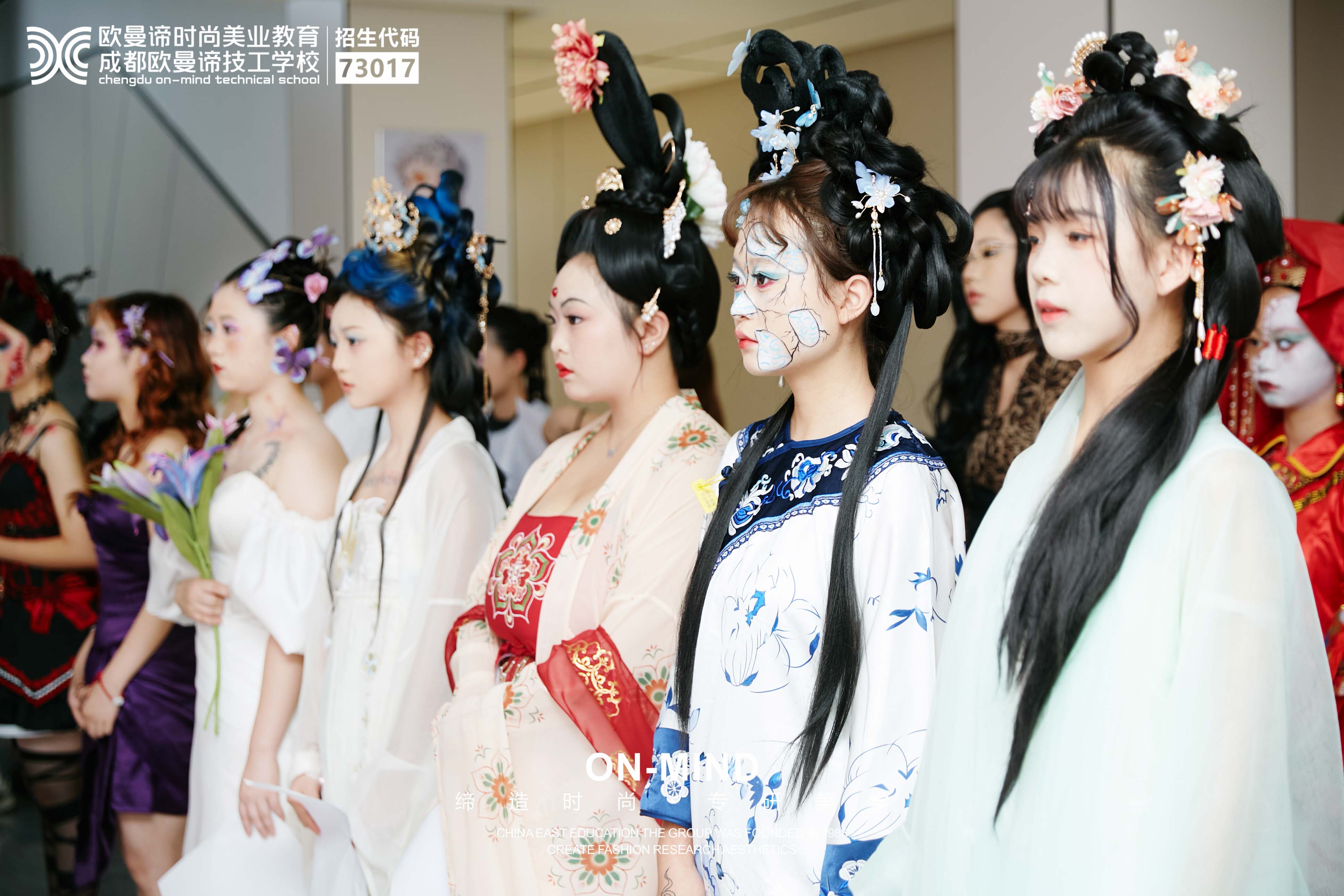 学化妆出来工资高吗？化妆培训班一般学多久？