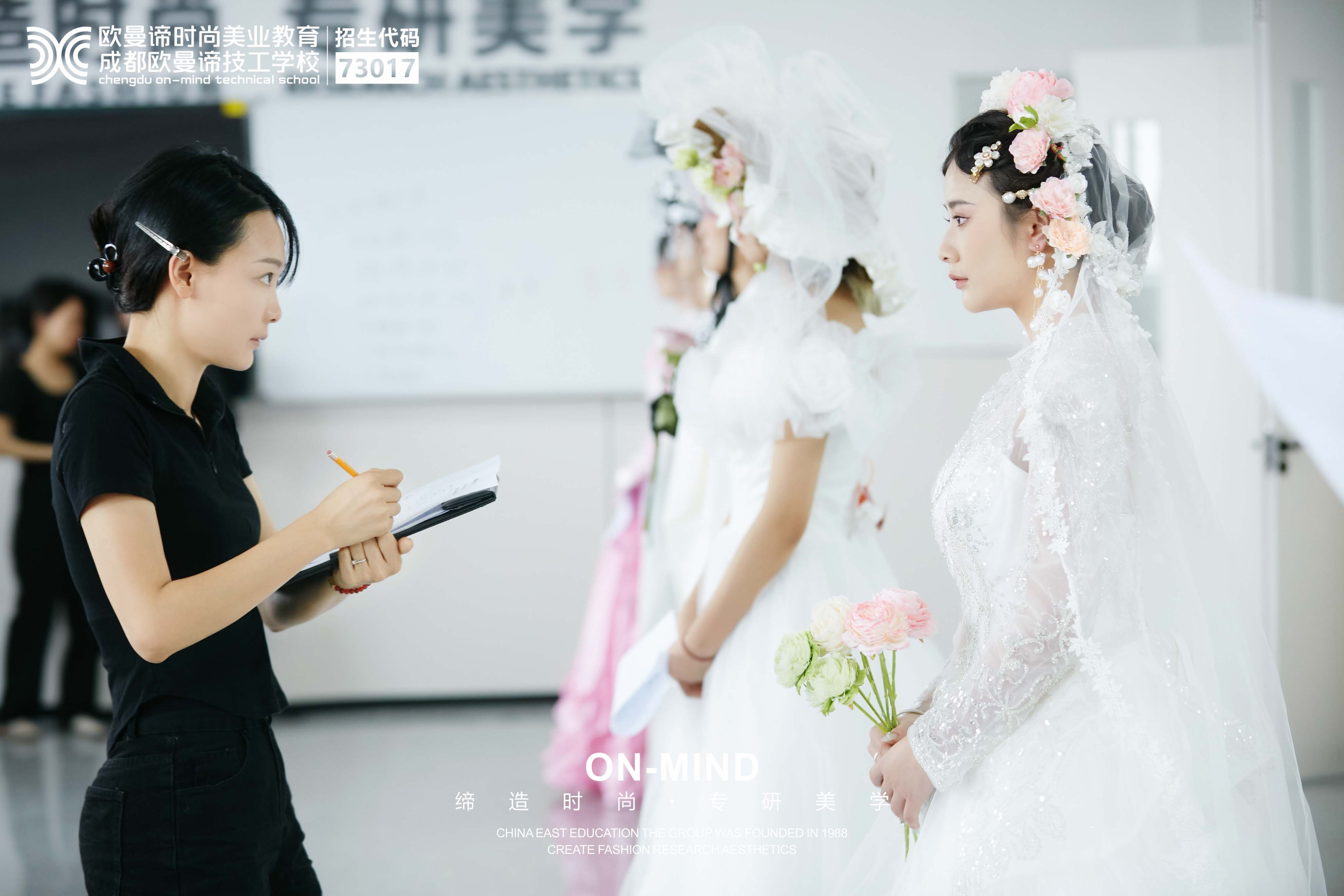 新手学化妆推荐去化妆学校学吗?